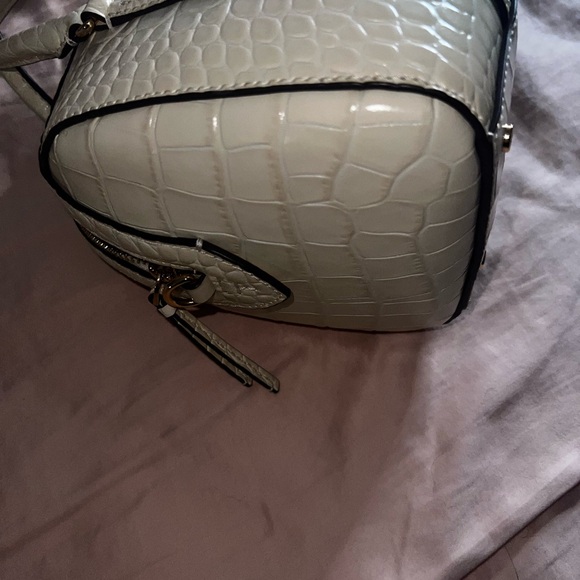 Tory Burch Cream Satchel with Croc-Embossed Leather - Picture 13 of 13